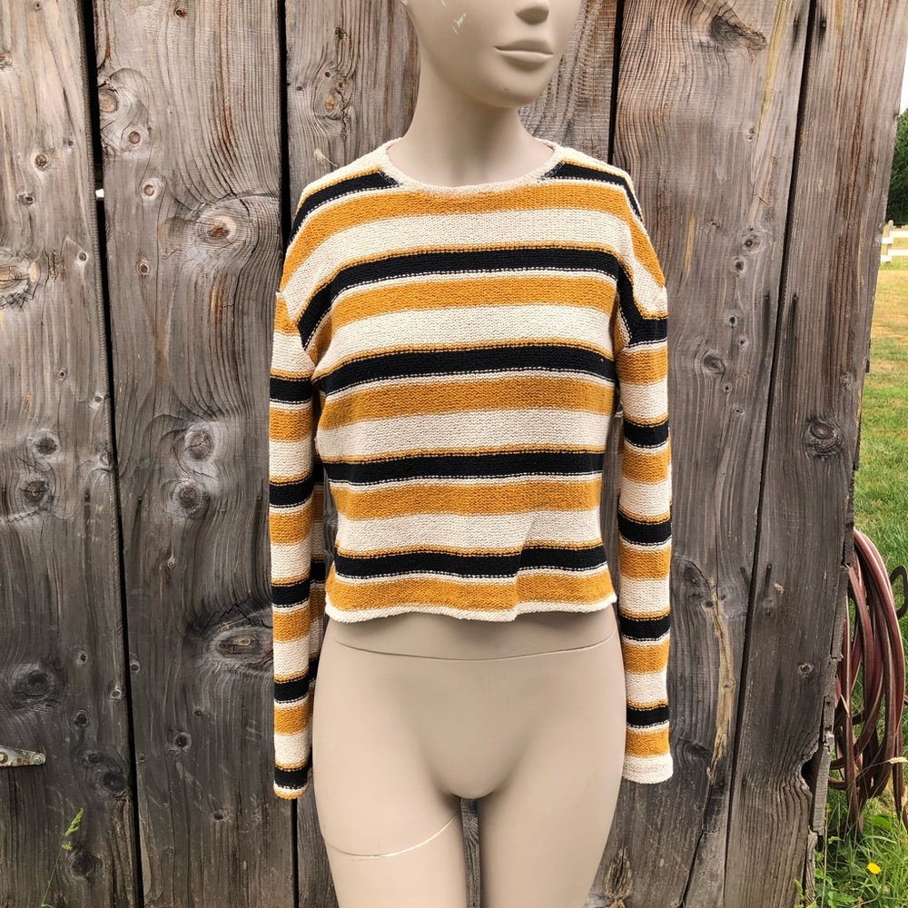 Zara Cropped Sweater Size small